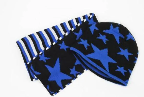 2 PC SET. Reversible scarf and hat with stars and stripes